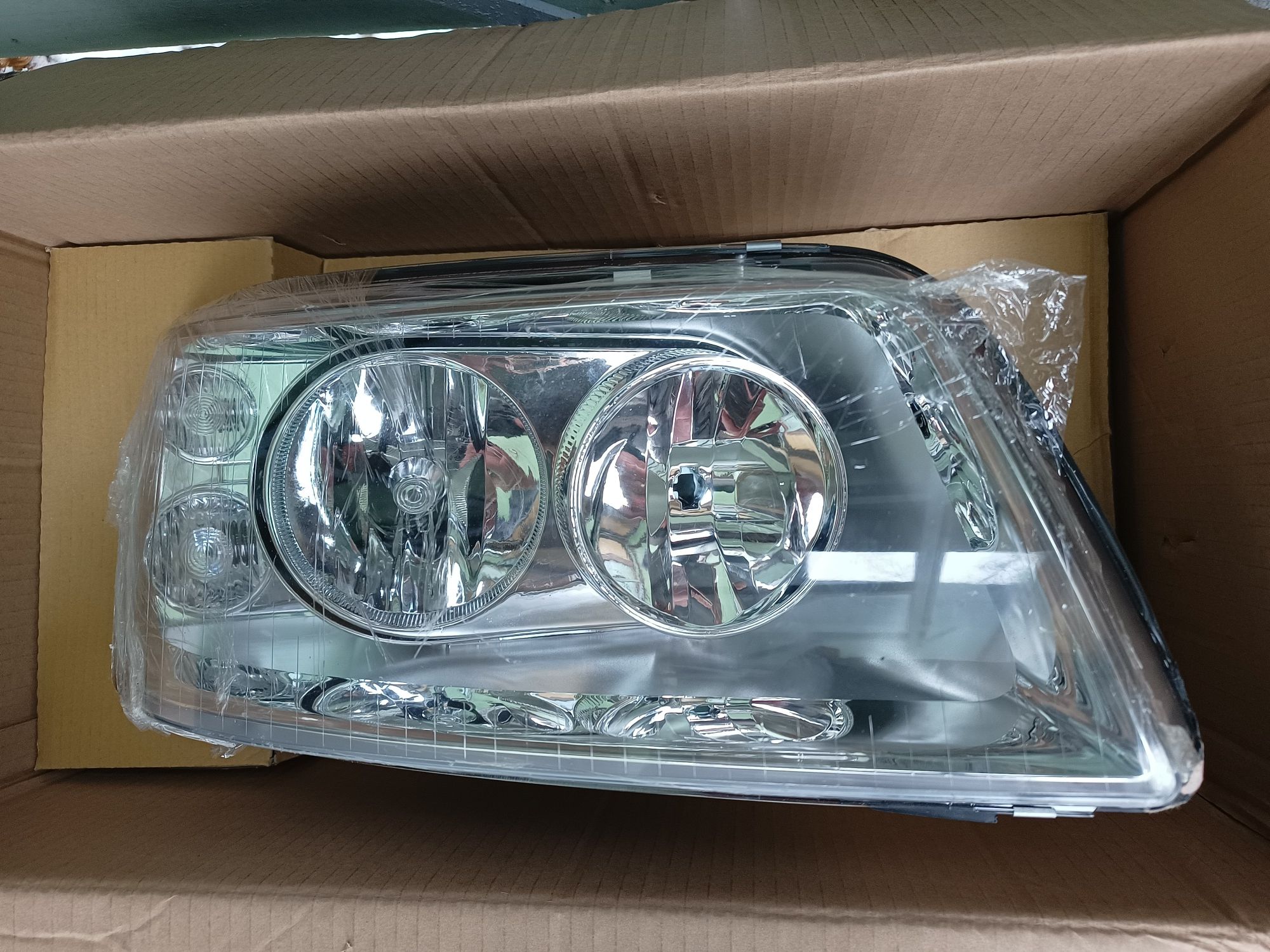 VW T5 Transporter Multivan lampa prawa NOWA