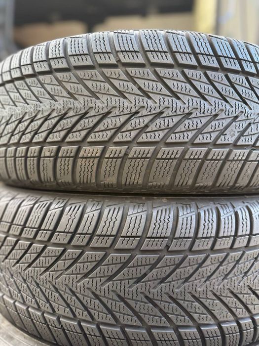 Зимові шини 215 60 R16 Goodyear