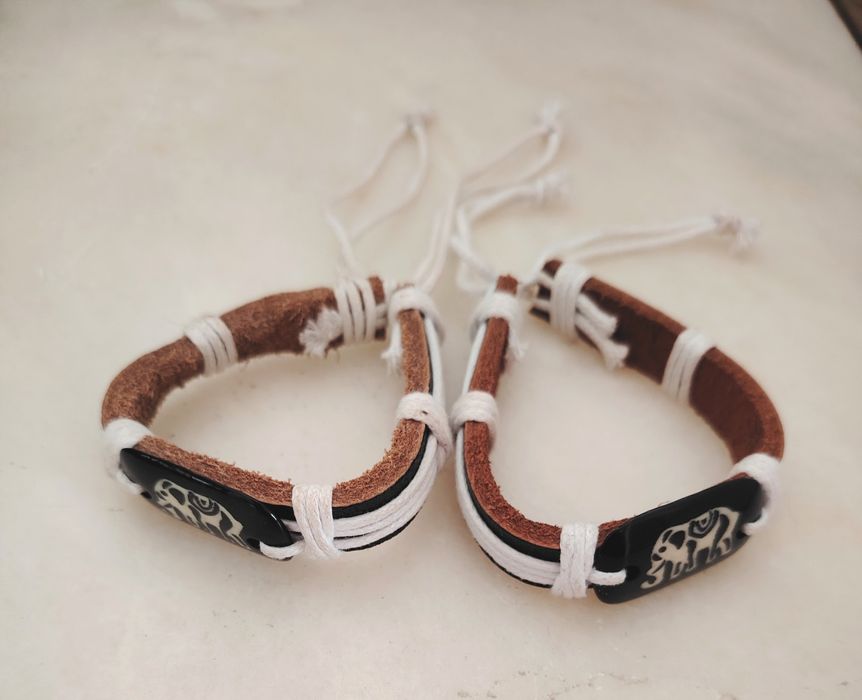 Par de pulseiras artesanais