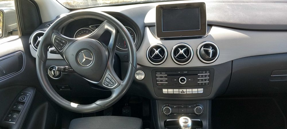 Mercedes B180 d style ipecável  em estado novo.