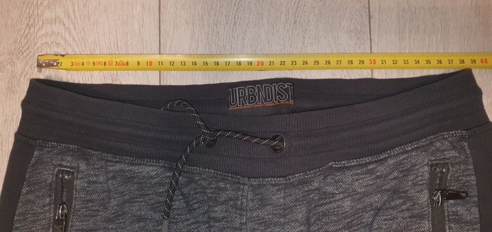 Spodnie dresowe rozmiar M wykonane z miękkiej bawełny