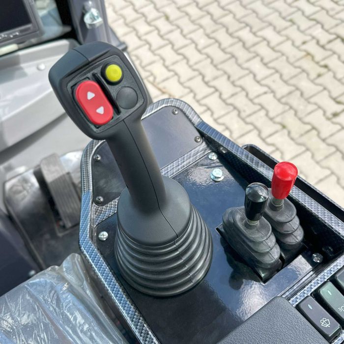 Ładowarka kołowa MEYER LW40 – 4000 kg, udźwig 1,6t silnik YUNNEI 45 KM