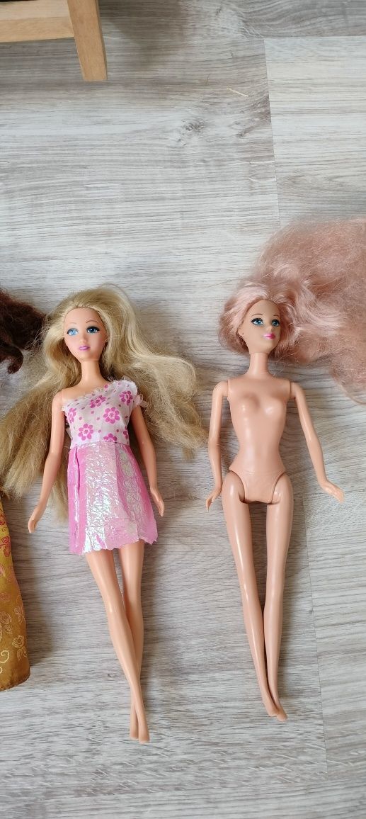 Lalki Barbie 11 szt. + łóżeczko bujane