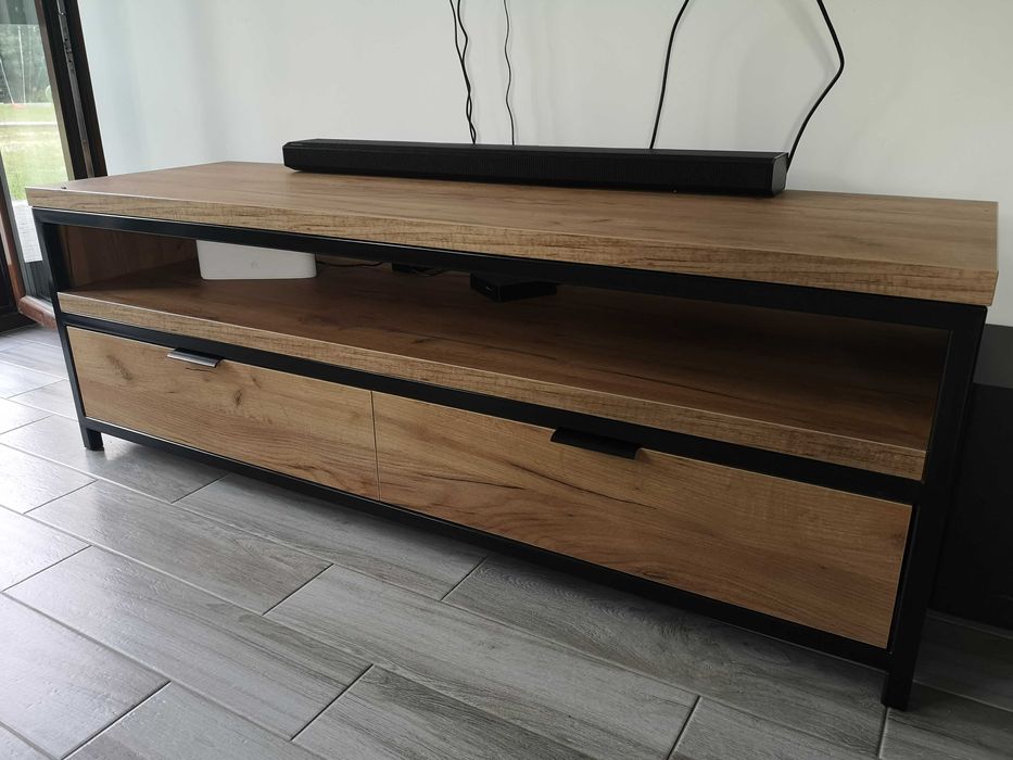 Stoły, stoliki,konsole.