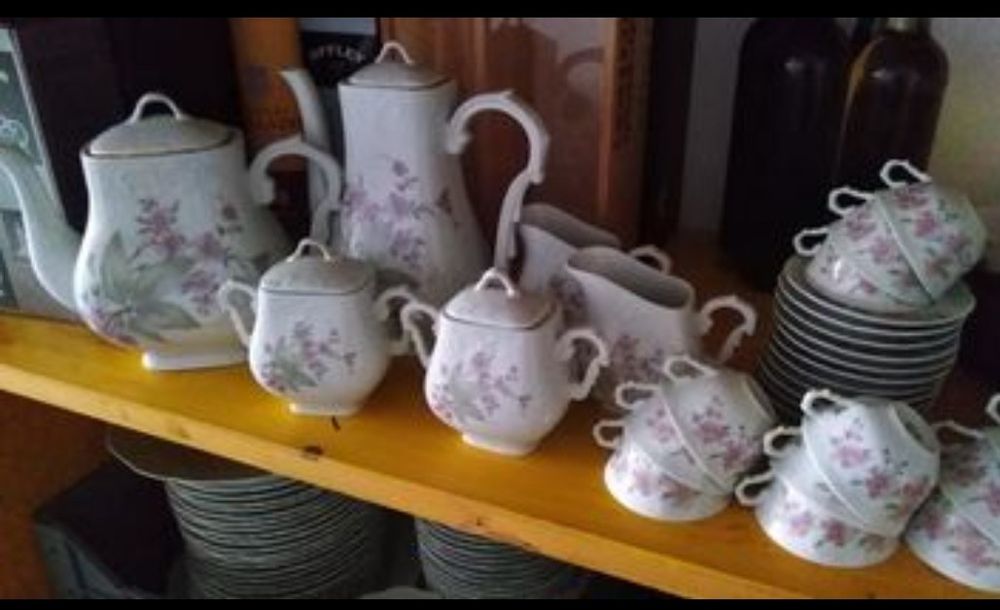 Serviço de chá e de café, em Porcelana Vista Alegre