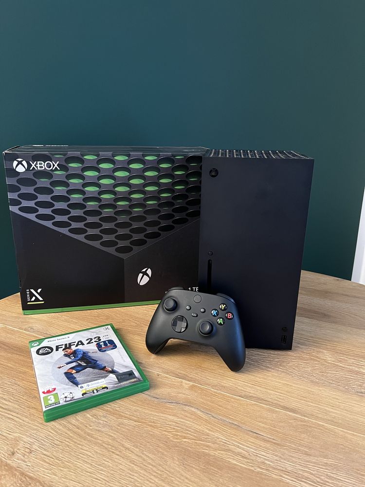 Konsola Xbox Series X zestaw z padem i grą FIFA 23