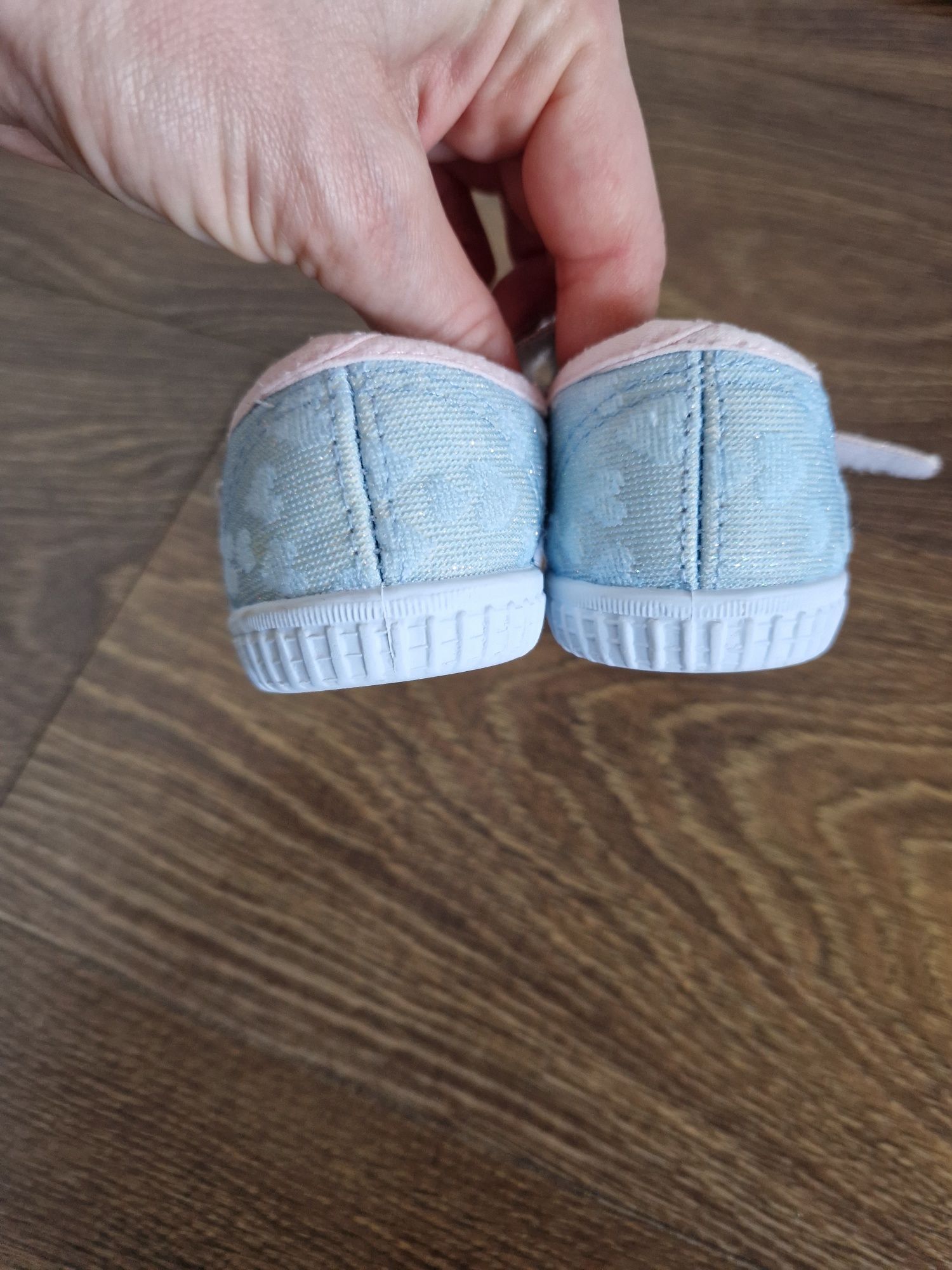Buty dla dziewczynki r. 22 Deichmann