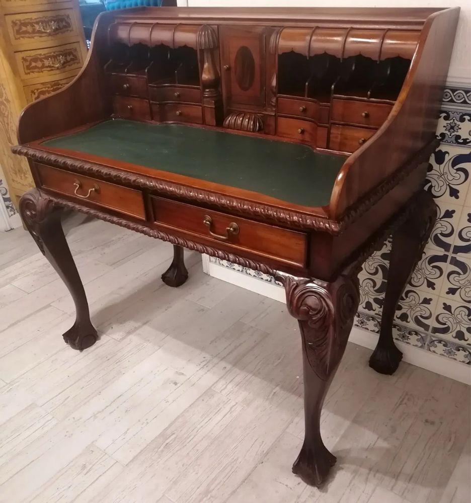 Escrivaninha Antiga em Madeira Maciça – Estilo Chippendale / D. João V