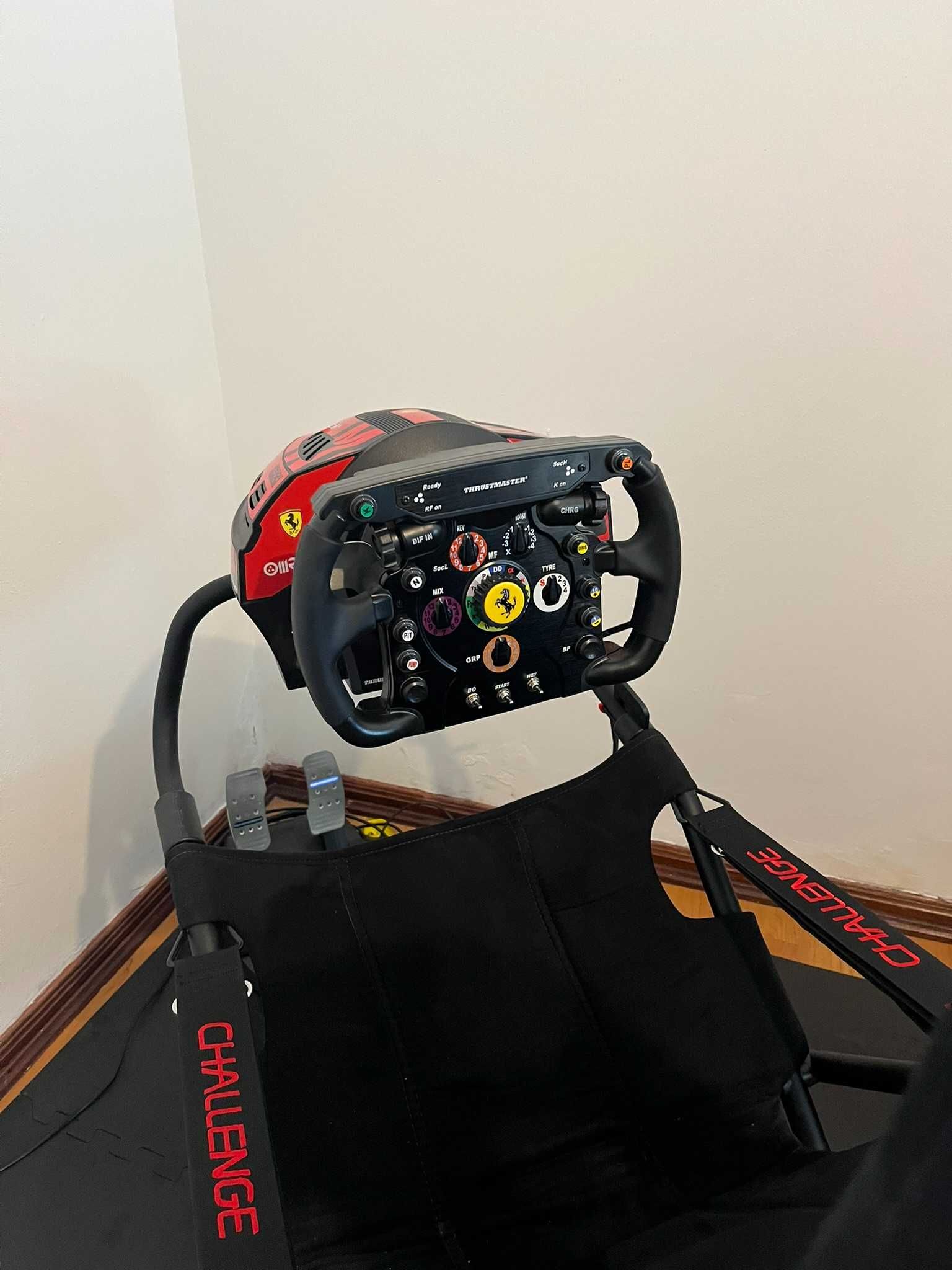 Thrustmaster T300 + Volante F1 + Playseat Challenge