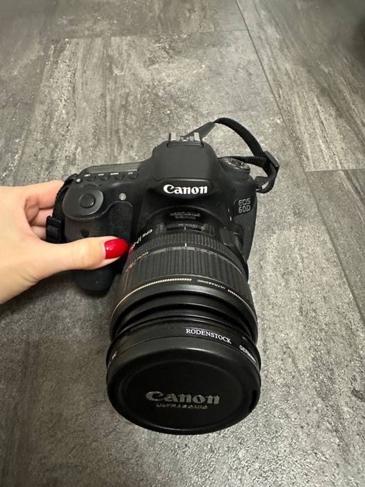 ПРОДАМ Canon eos 60D
