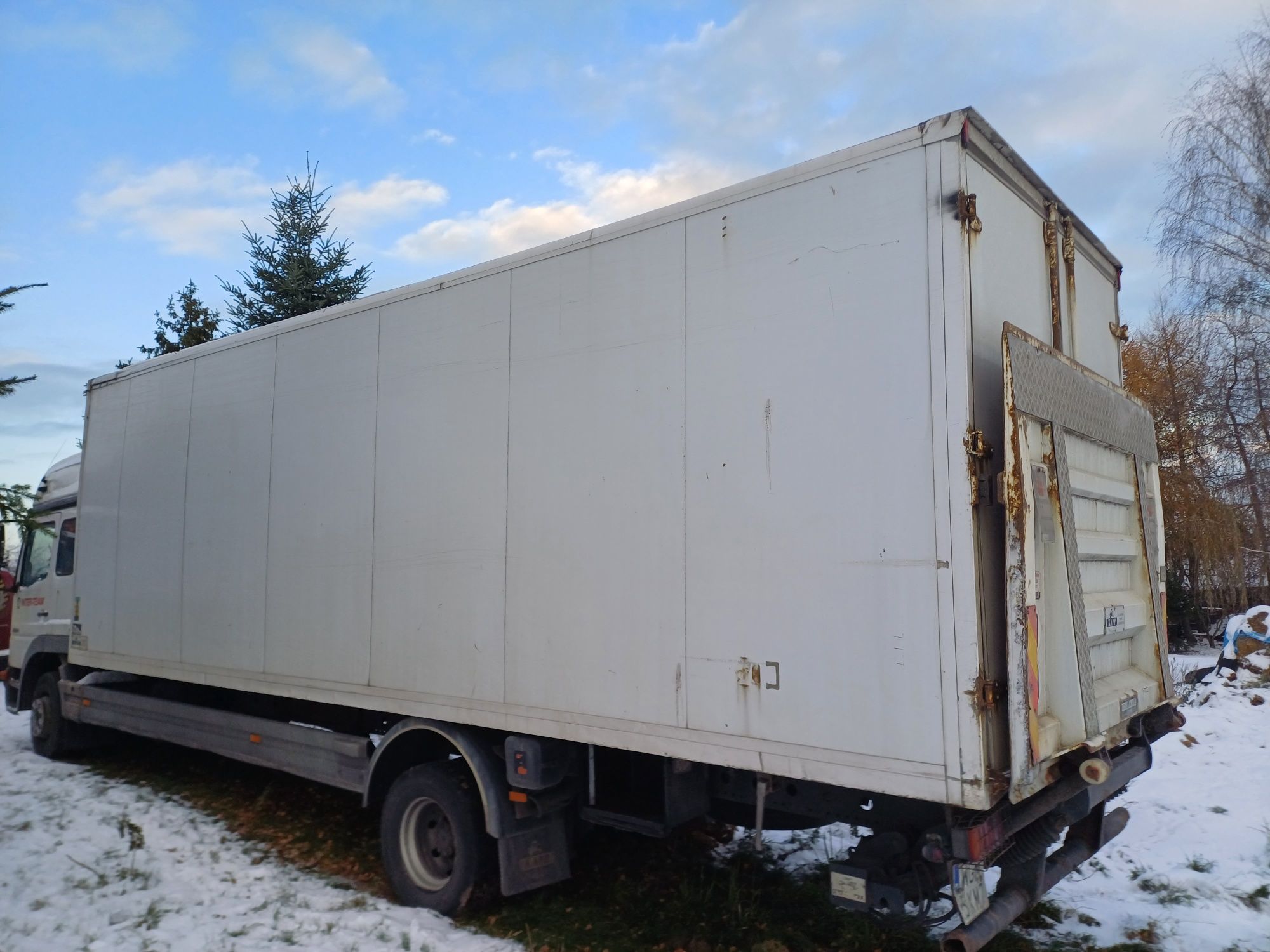 Kontener/Garaż   8.20m Magazyn z transportem i rozładunkiem