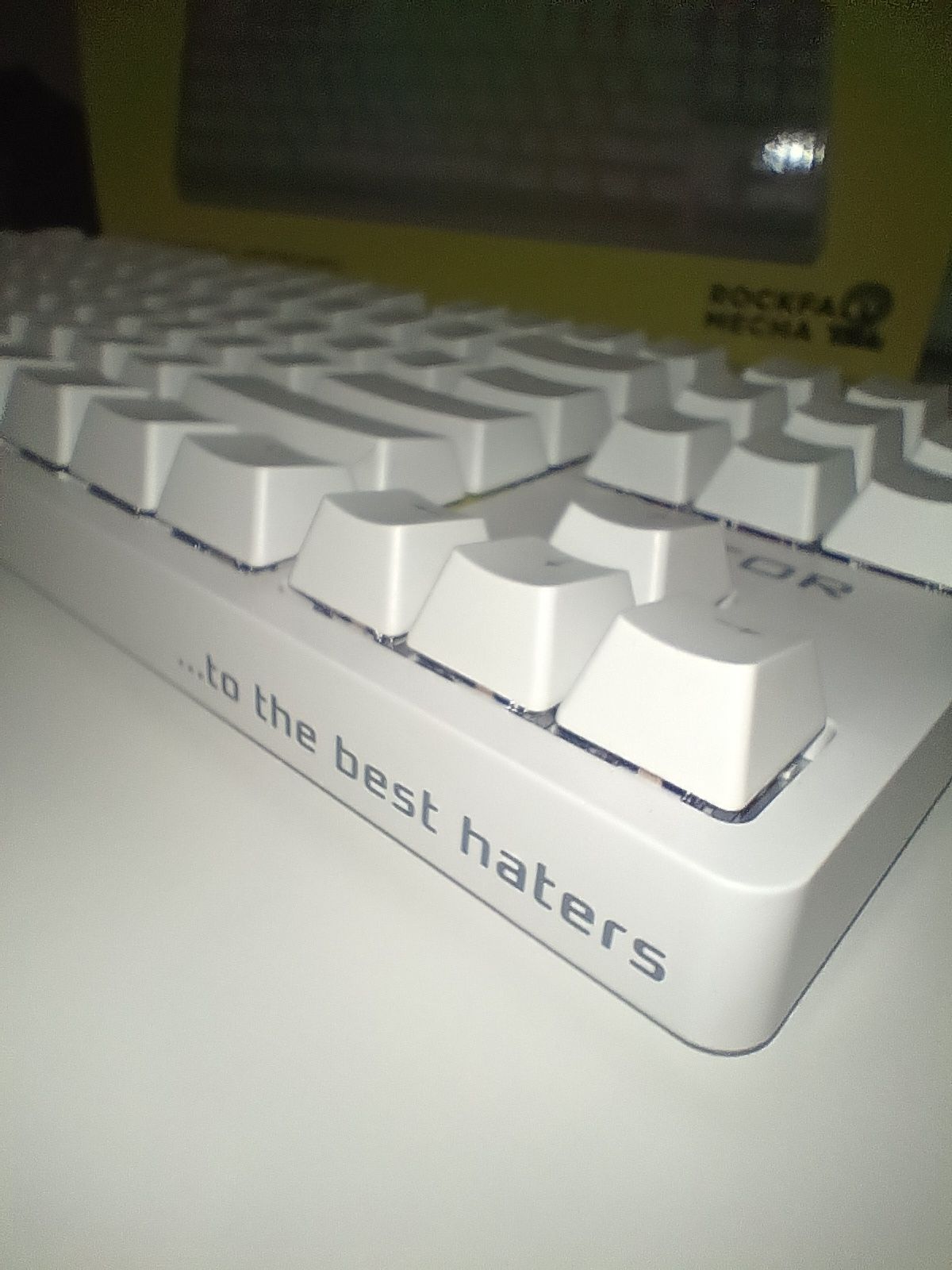 Rockfall 2 TKL Mecha white
Black