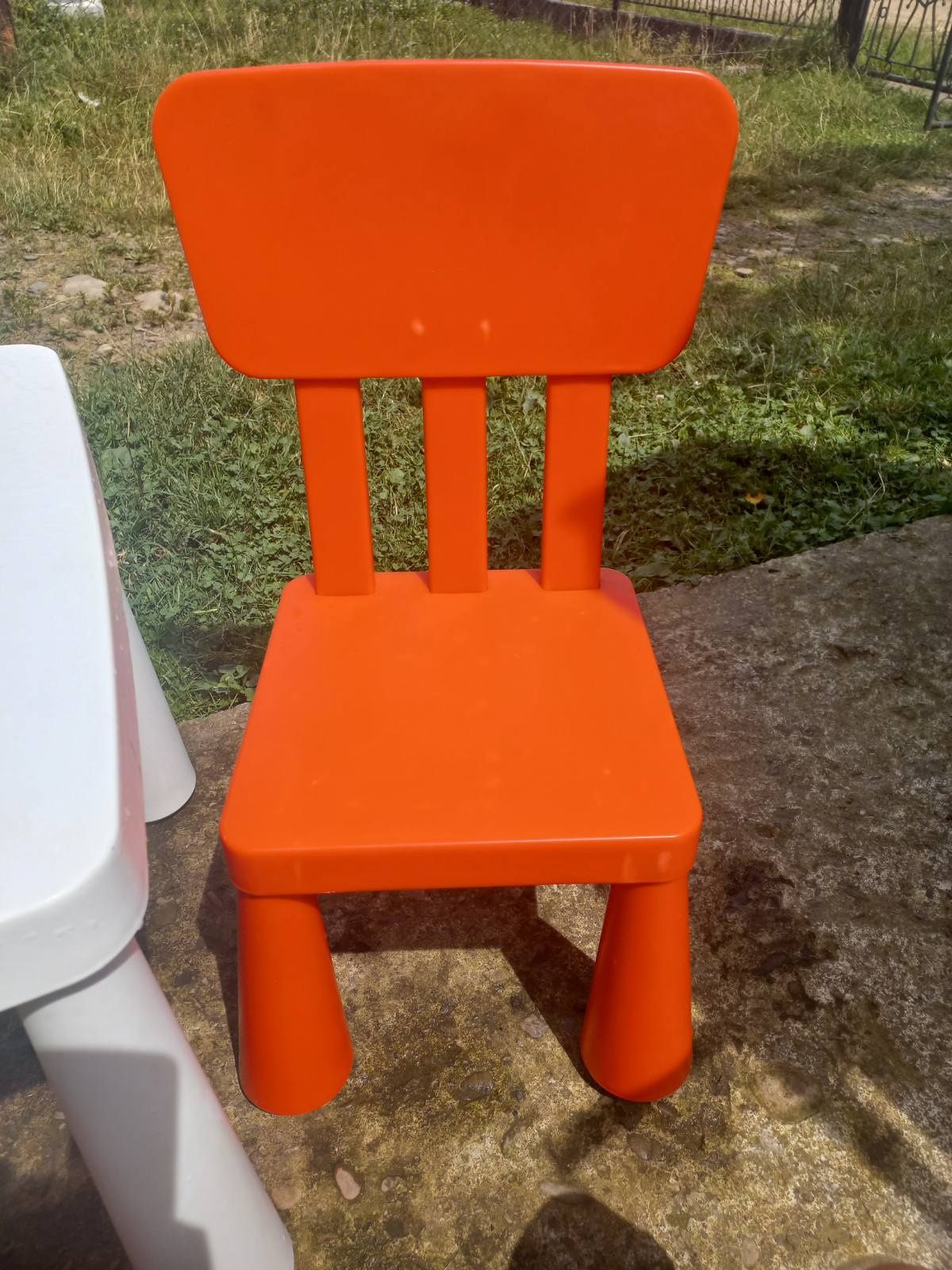 Дитячий столик з кріслами