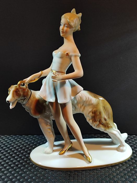 Porcelana GEROLD Figurka Dama z psem Borzoj TETAU 1949 r.
