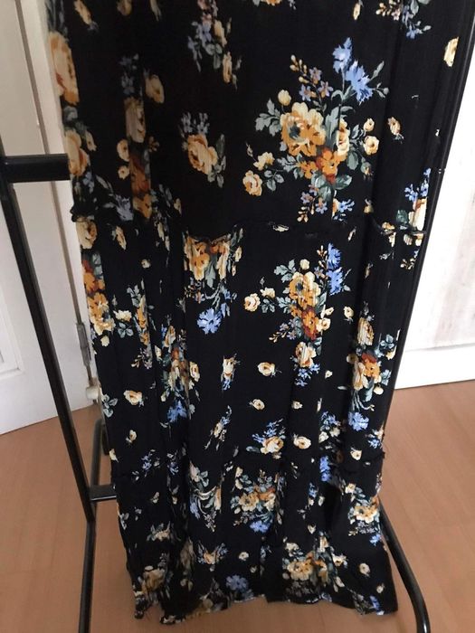 Vestido flores midi Stradivarius