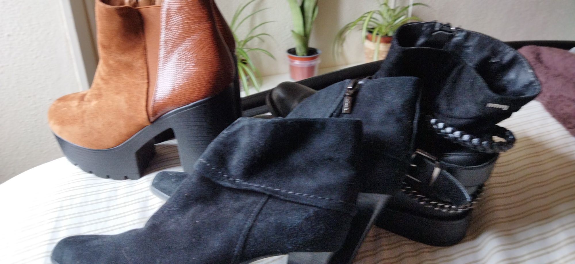 Botas pretas vários tamanhos