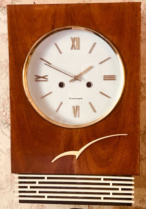 Часы настенные с боем рабочие.