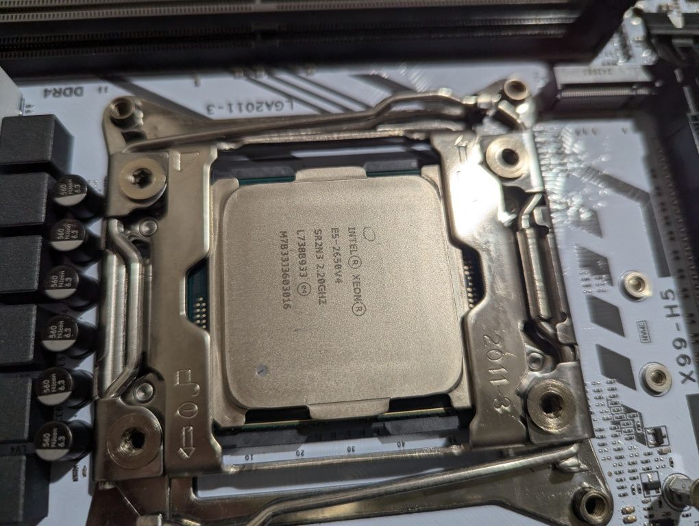 Комплект 12 ядер 24 потоки Qiyida X99 H5 + Xeon E5 2650v4 LGA 2011-3