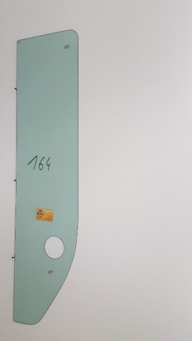 Takeuchi TB125, TB135, TB145 szyba boczna lewa nr 164