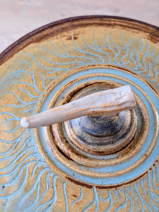 Duże ceramiczne naczynie z pokrywką West Virginia