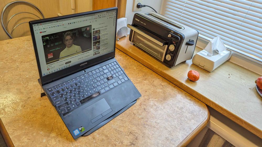 Унікальна та стильна підставка для ноутбука Logitech Подставка на стол