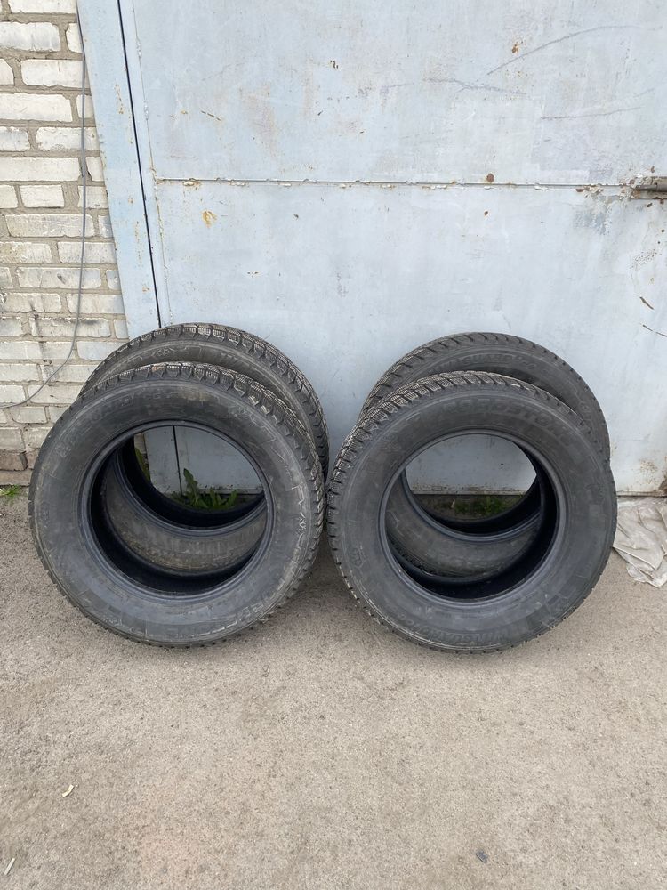 Продам резину шини 265/60r18