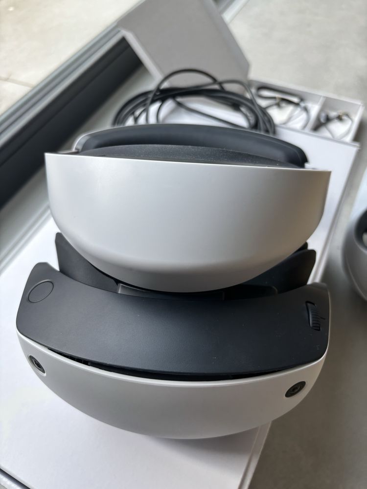 PS VR2 - zestaw ze stacją ładującą do padów