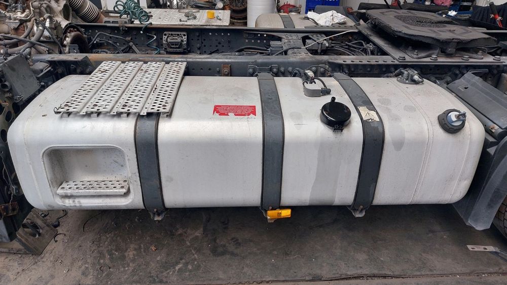 MERCEDES ACTROS MP4 ZBIORNIK PALIWA 660L ADBLUE LOW