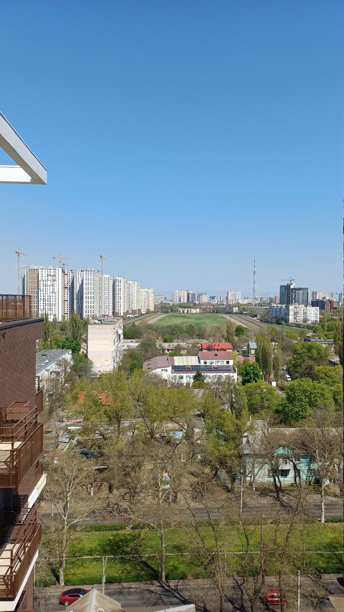 Продам на  ГЕРАНЕВОЙ вид на Ипподром