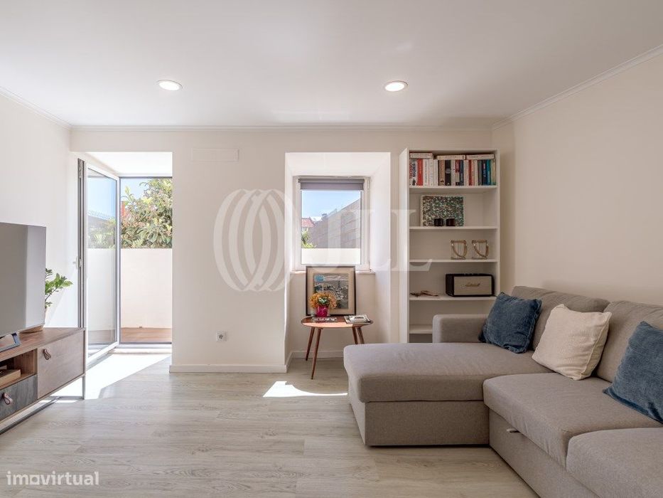 Apartamento T1+1, com varanda, na Junqueira, Lisboa