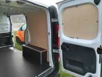 Zabudowa ze sklejki auta dostawczego Renault Trafic L2H1