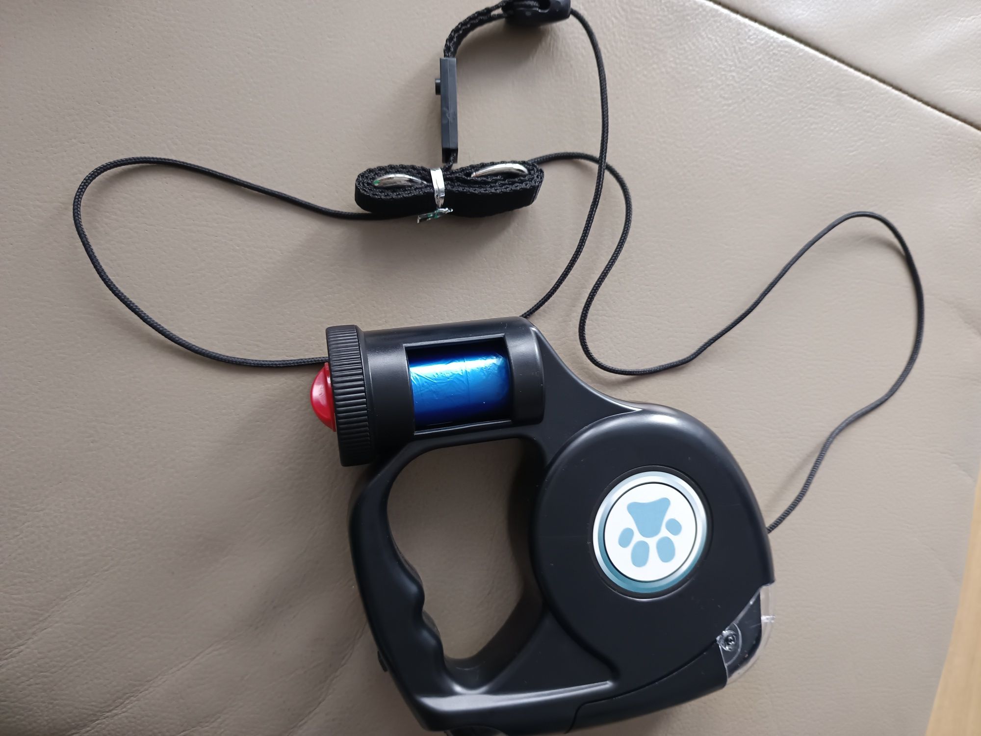 Smycz automatyczna z latarká nowa