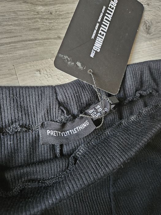 Nowe z metką kolarki PrettyLittleThing.  Rozmiar 42