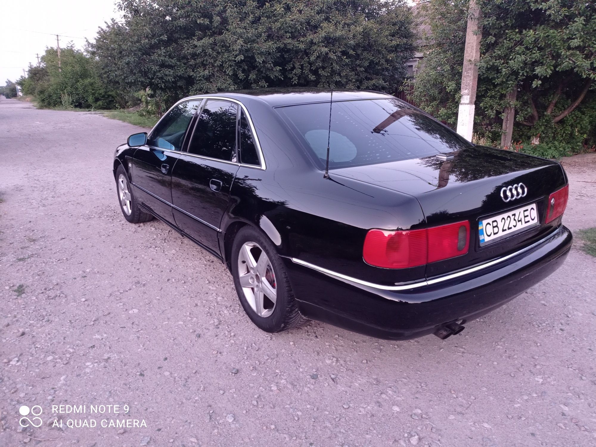 Продам Audi A8 (D2)