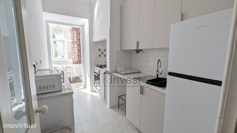 Apartamento T2 mobilado com terraço junto ao metro dos Anjos