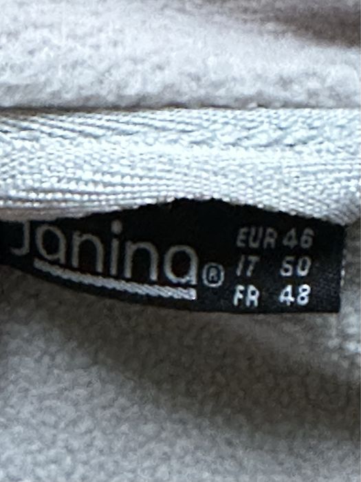 Жіноча курточка софтшел з капюшоном