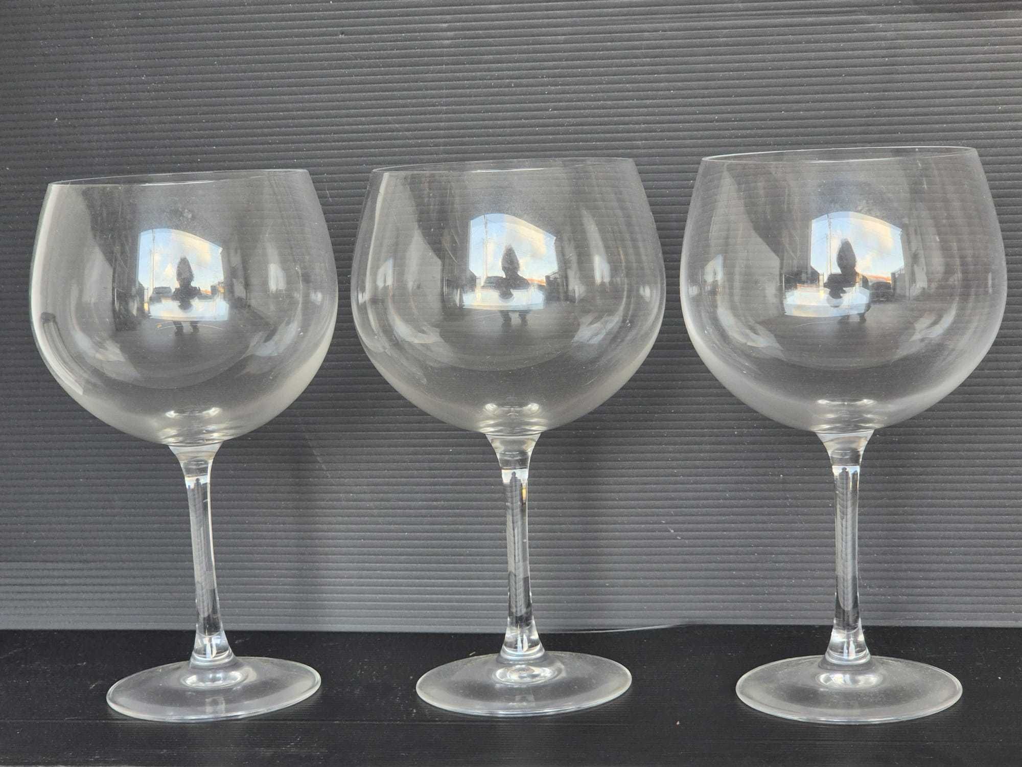 Três copos de gin