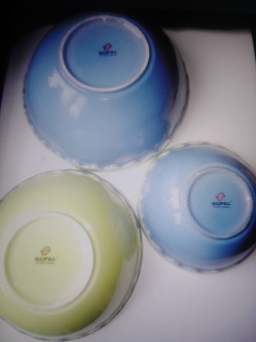 Conjunto de 6 pratos e 3 tigelas grandes Sofal antigo.