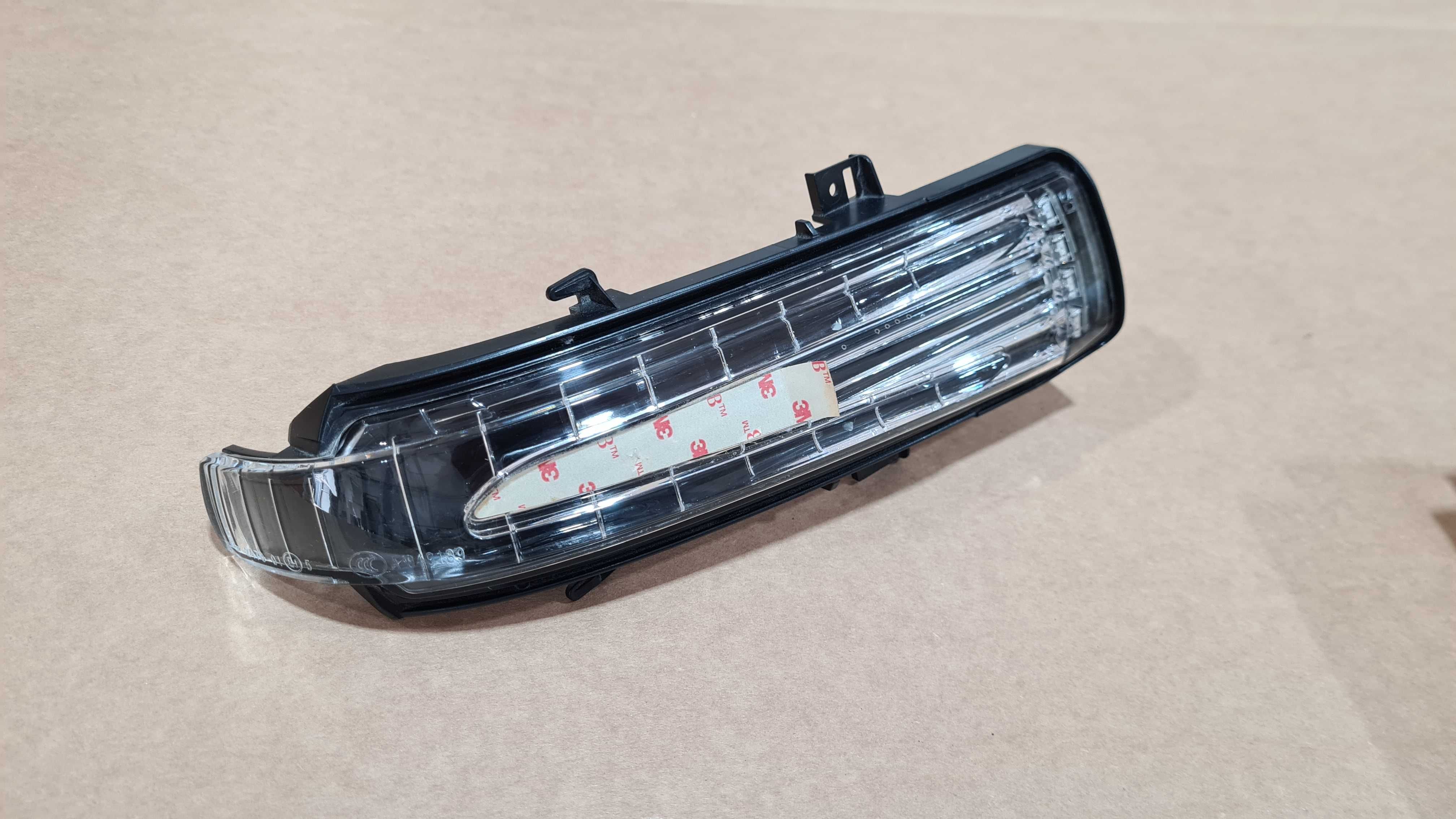 Kierunkowskaz w lusterko LED Mercedes CLS W219 SL R230 SLK R171 CLC PR