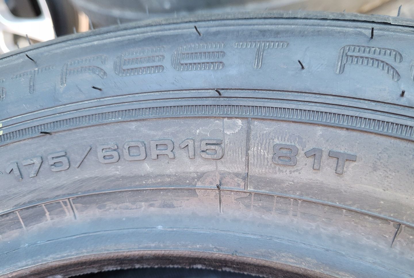 2x Dunlop Street Response 2 175/60R15 81T L822A