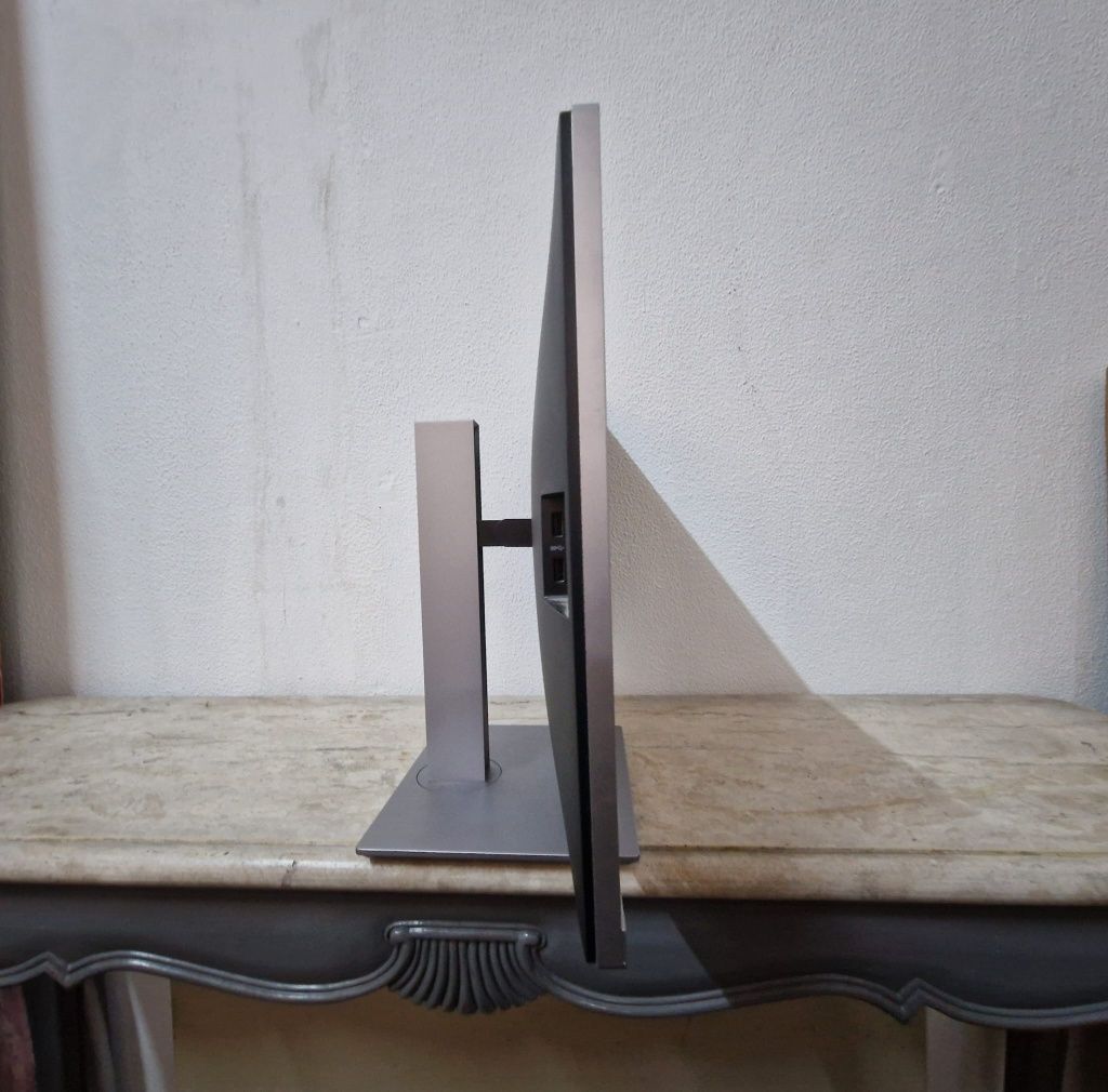 Monitor HP.  27"