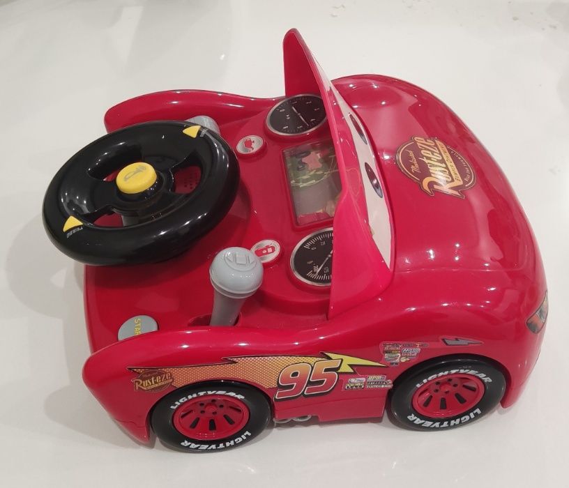 carro McQueen com Guiador sons e buzina