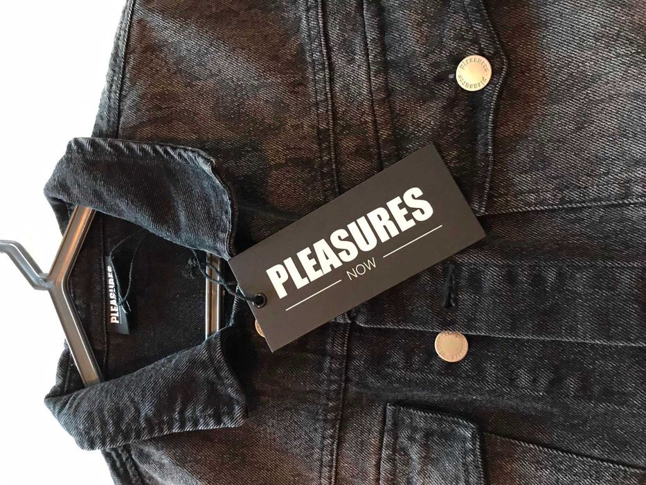 Casaco de ganga completamente novo da marca Pleasures.