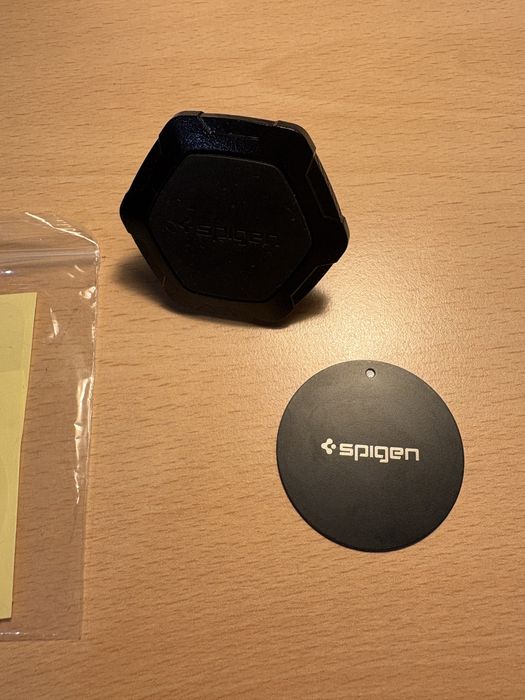 Uchwyt magnetyczny na telefon do auta Spigen QS11