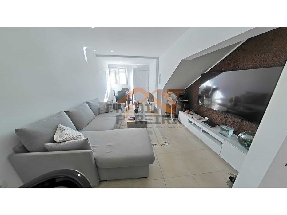 T1 totalmente remodelado e mobilado em Belas, Sintra.