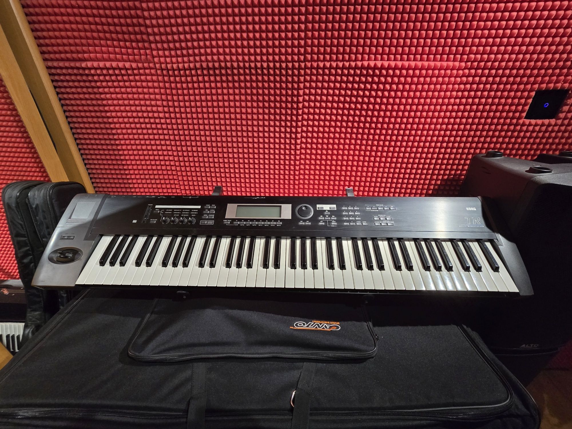 Korg Tr 76 syntezator