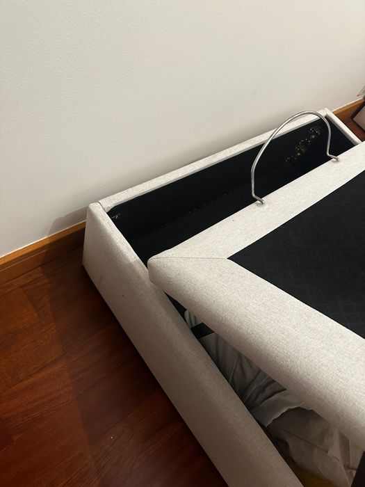Cama de solteiro em estofo