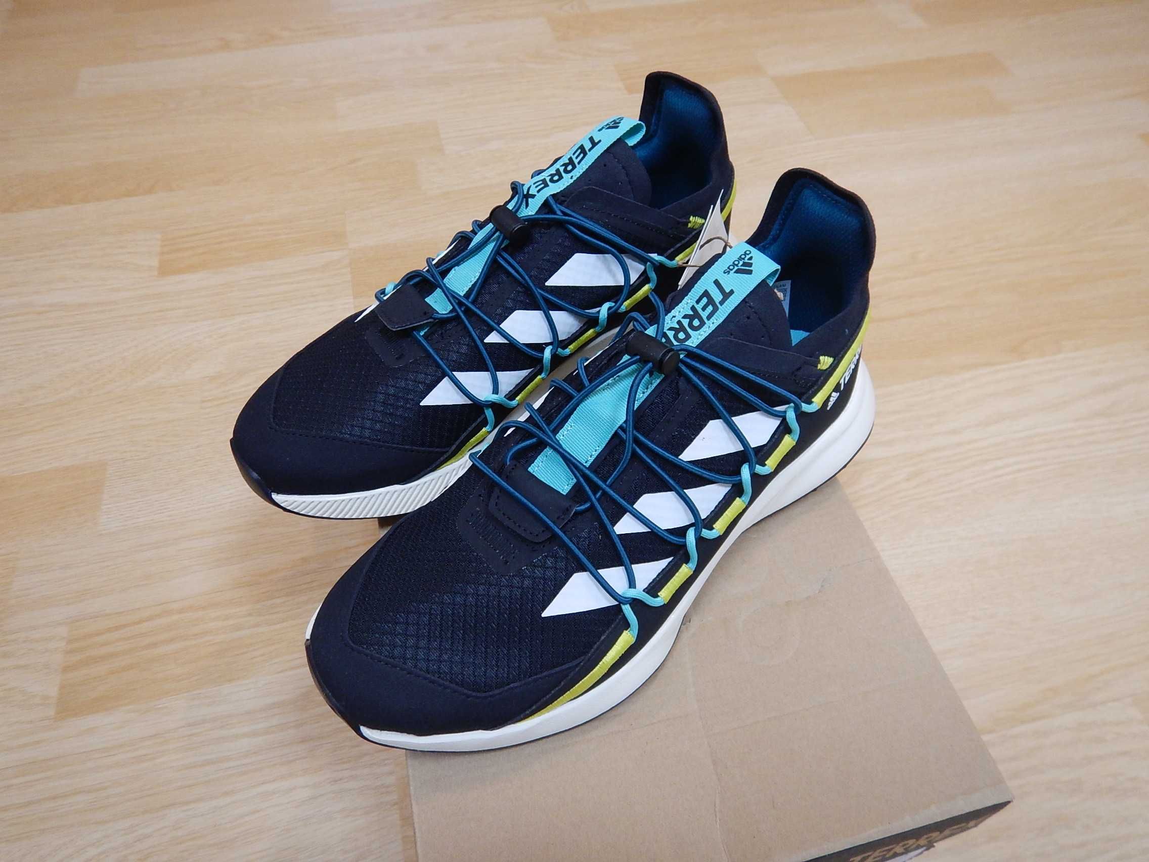 Продам трек-кросівки -Adidas -42.2/3(EUR) і 43.1/3-наш-42 і 43. Нові.
