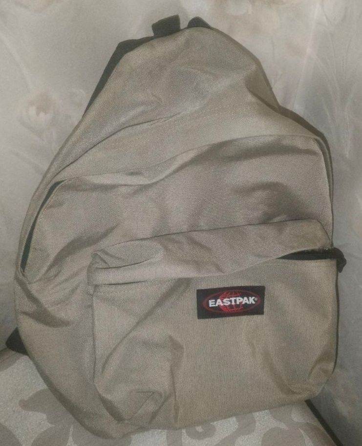 Оригінальний рюкзак унісекс Eastrak б/у
Срочно продам оригинальный рюк