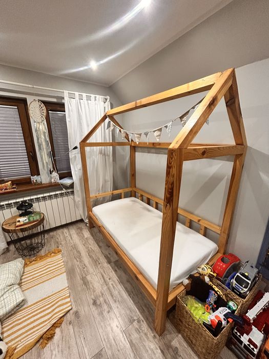 Łóżko drewniane domek plus materac